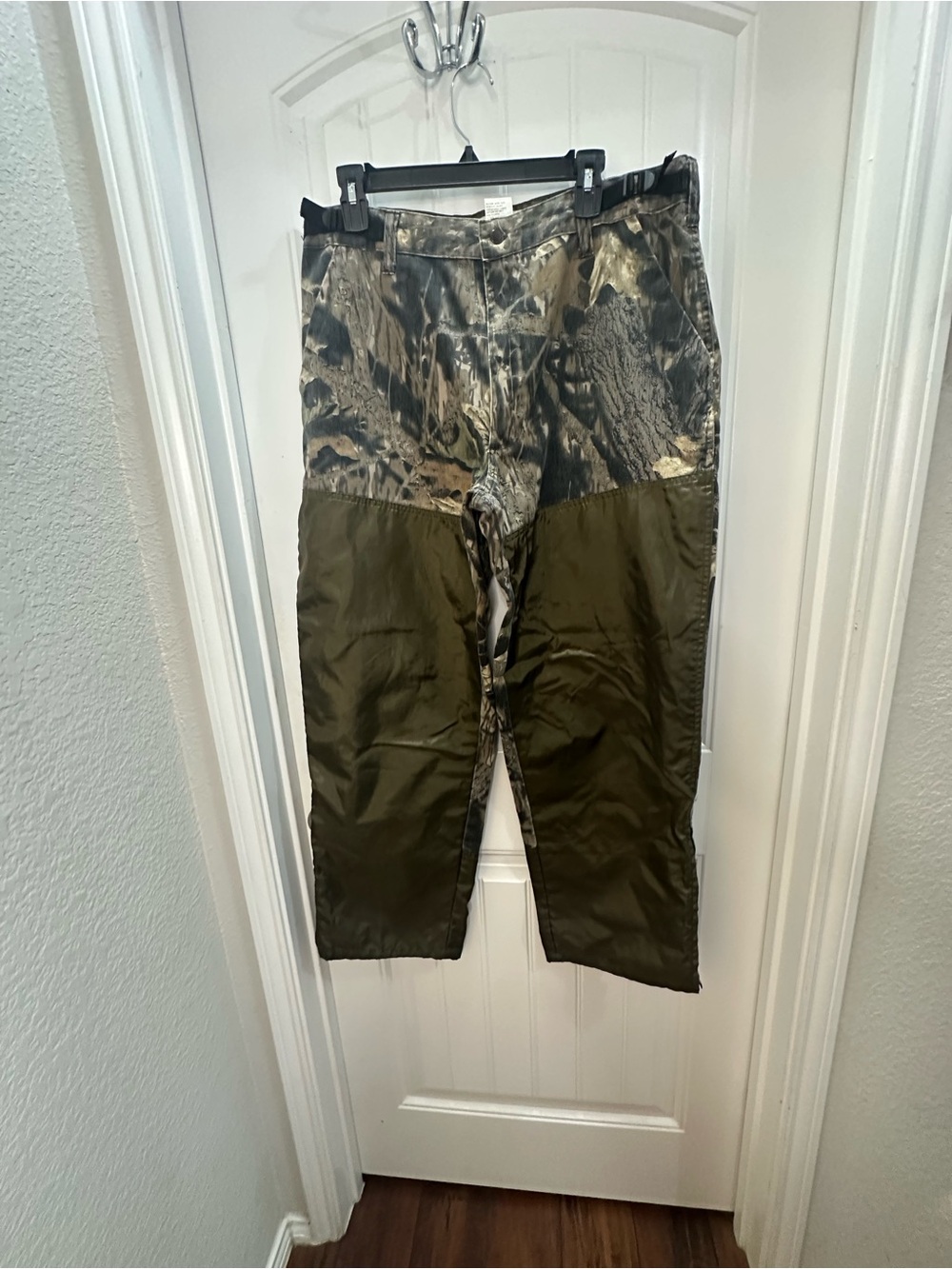 Men's Two-Tone Olive Cargo Pants with Camo Upper. Size L gorpcore